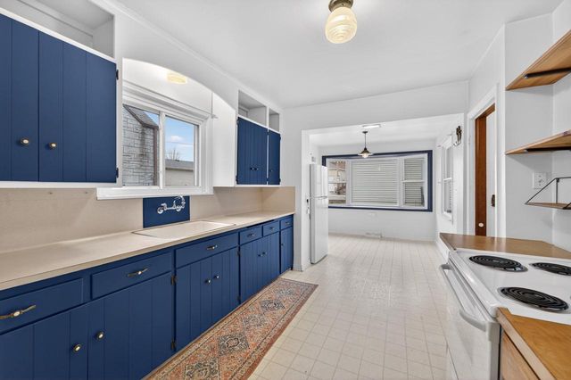 1617 S 52nd STREET, West Milwaukee, WI 53214