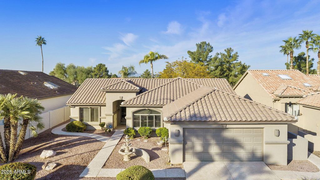 5752 S AMBERWOOD Drive, Chandler, AZ 85248