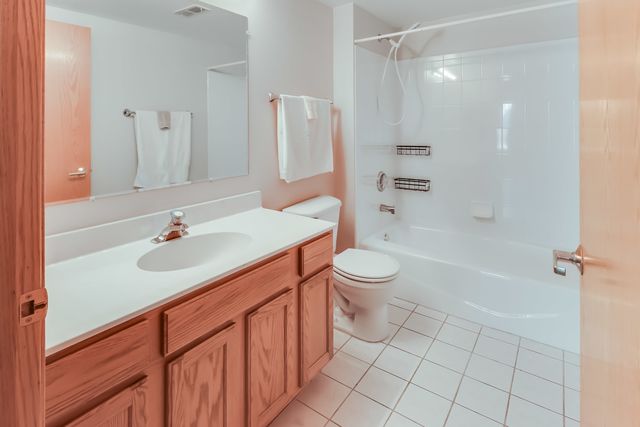 1200 S Prospect Avenue 303, Elmhurst, IL 60126