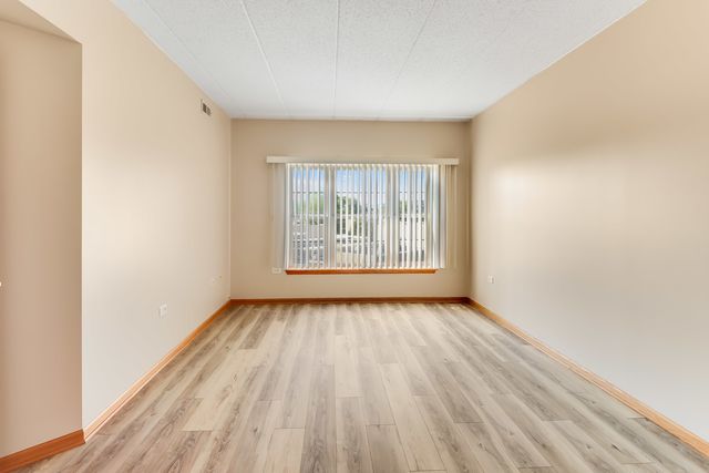 1200 S Prospect Avenue 303, Elmhurst, IL 60126