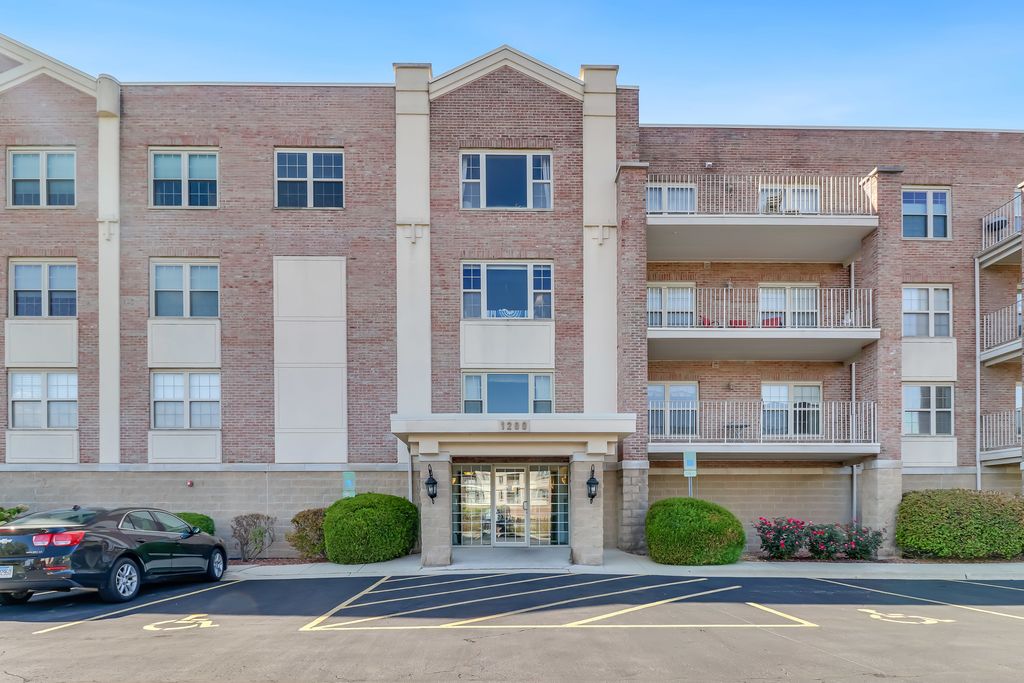 1200 S Prospect Avenue 303, Elmhurst, IL 60126