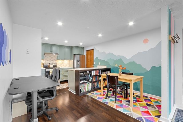 350 Neponset M, Canton, MA 02021