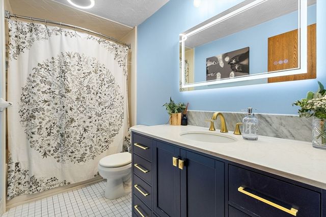 350 Neponset M, Canton, MA 02021