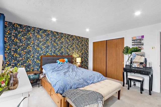 350 Neponset M, Canton, MA 02021