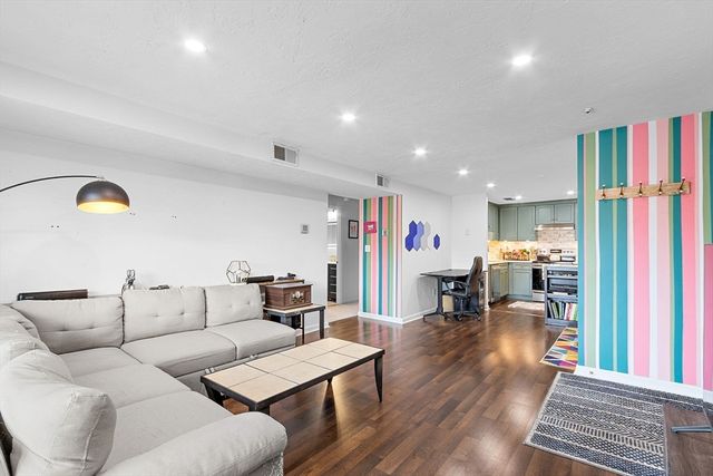 350 Neponset M, Canton, MA 02021