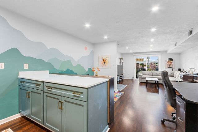 350 Neponset M, Canton, MA 02021