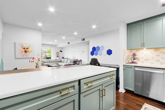 350 Neponset M, Canton, MA 02021