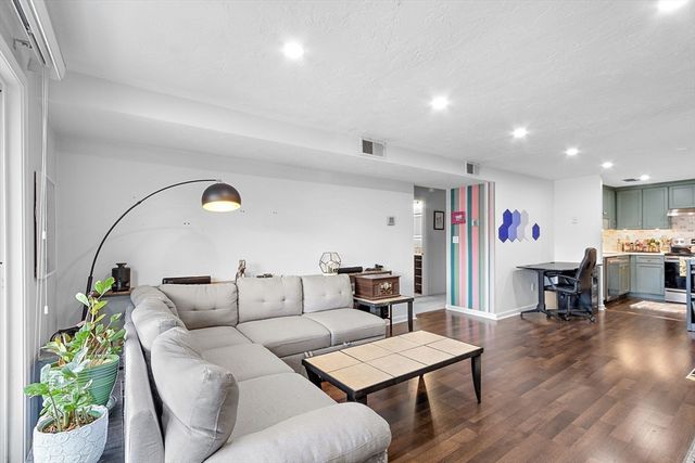 350 Neponset M, Canton, MA 02021