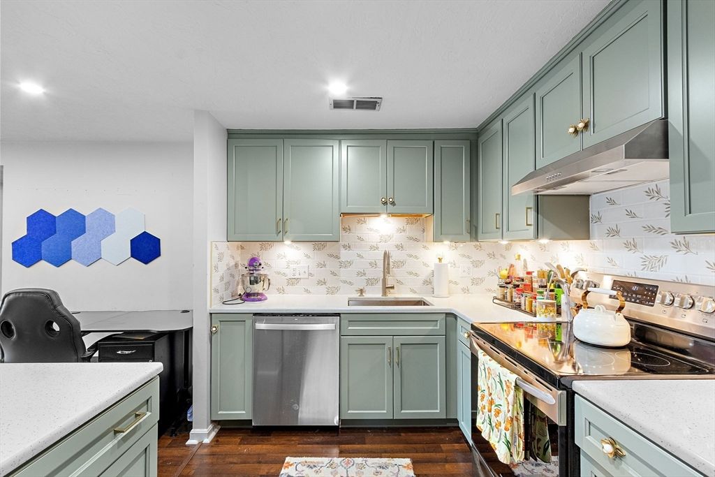 350 Neponset M, Canton, MA 02021