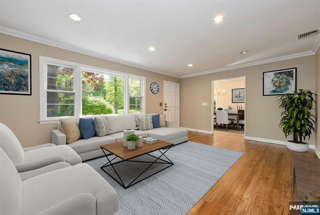 31 Stonefield Road, Glen Rock, NJ 07452