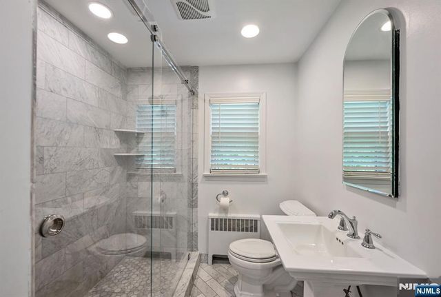 31 Stonefield Road, Glen Rock, NJ 07452