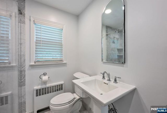 31 Stonefield Road, Glen Rock, NJ 07452