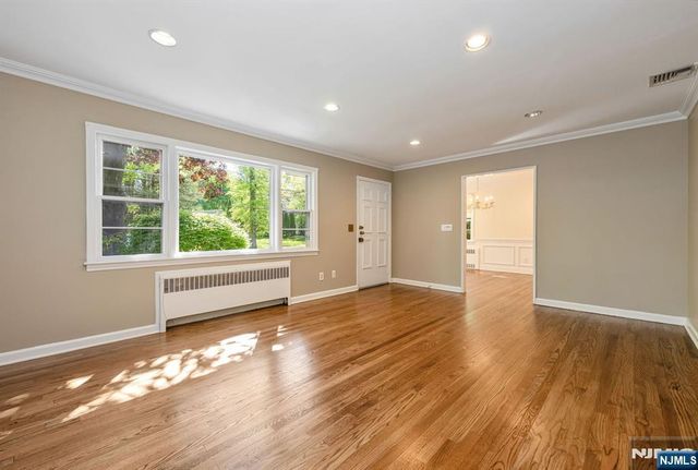 31 Stonefield Road, Glen Rock, NJ 07452