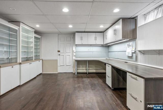 31 Stonefield Road, Glen Rock, NJ 07452