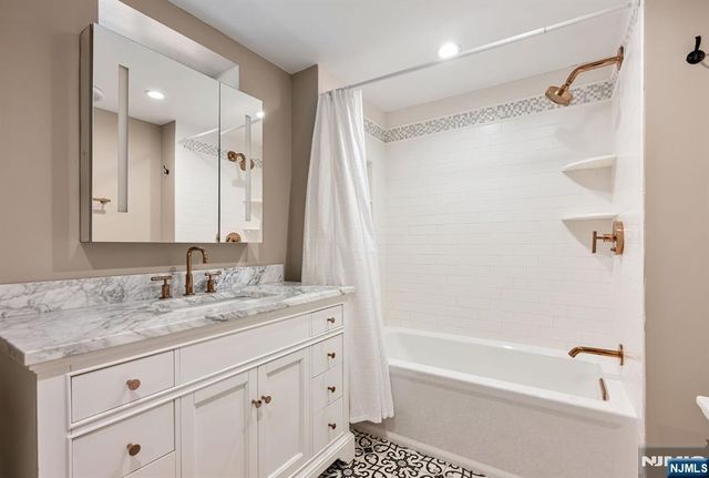 31 Stonefield Road, Glen Rock, NJ 07452