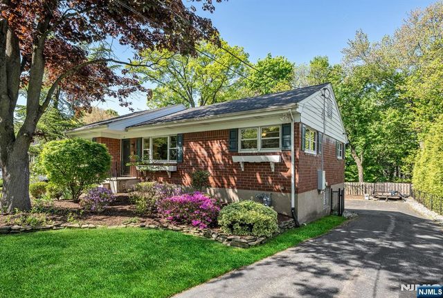 31 Stonefield Road, Glen Rock, NJ 07452