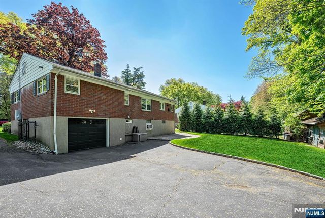 31 Stonefield Road, Glen Rock, NJ 07452