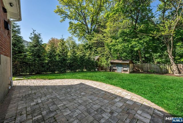 31 Stonefield Road, Glen Rock, NJ 07452