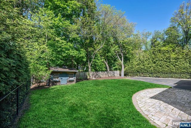 31 Stonefield Road, Glen Rock, NJ 07452