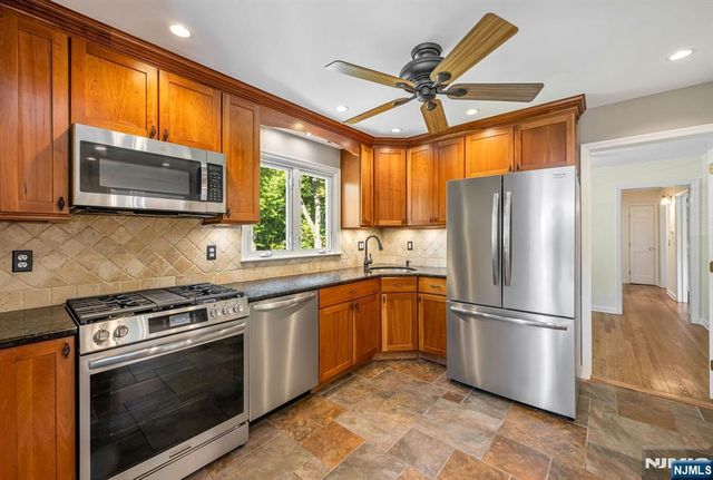 31 Stonefield Road, Glen Rock, NJ 07452