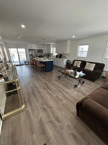 34 Smith Street, Glen Cove, NY 11542