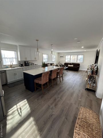 34 Smith Street, Glen Cove, NY 11542