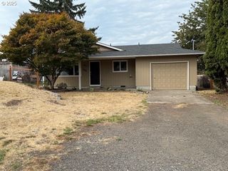 465 S 9TH St, St Helens, OR 97051