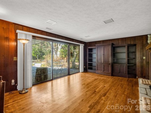 1867 Fruitland Road, Hendersonville, NC 28792