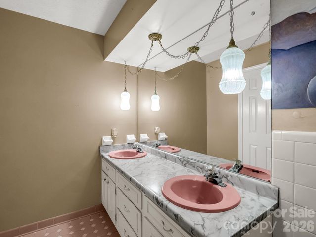 1867 Fruitland Road, Hendersonville, NC 28792