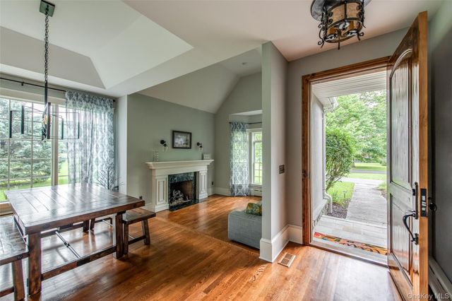 6 Stanford Court, Rhinebeck, NY 12572