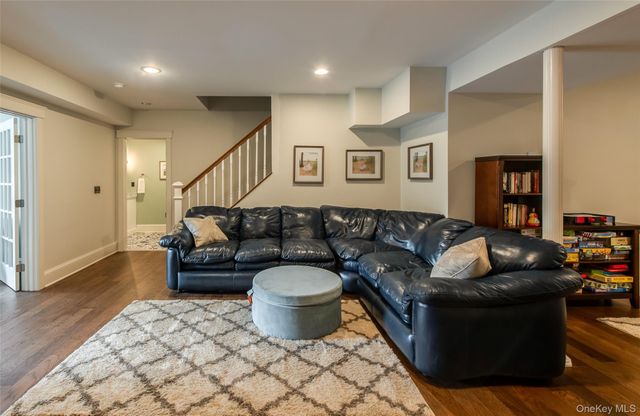6 Stanford Court, Rhinebeck, NY 12572