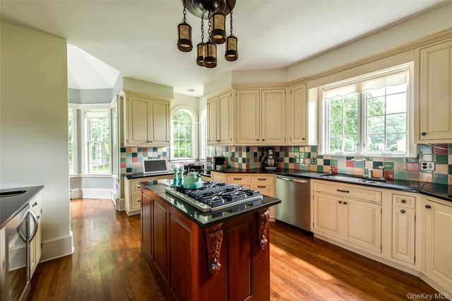 6 Stanford Court, Rhinebeck, NY 12572