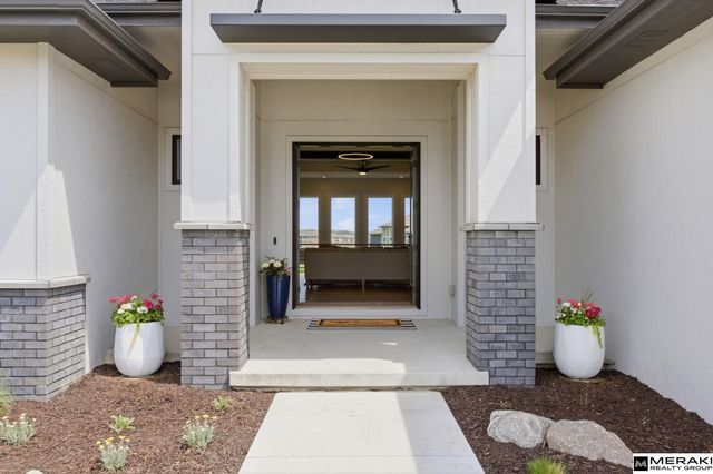 9859 S 98th Circle, Papillion, NE 68048