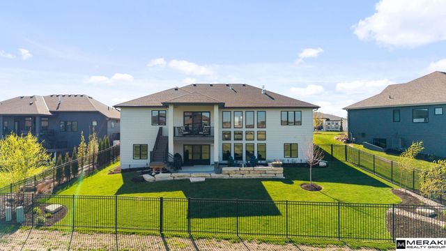 9859 S 98th Circle, Papillion, NE 68048