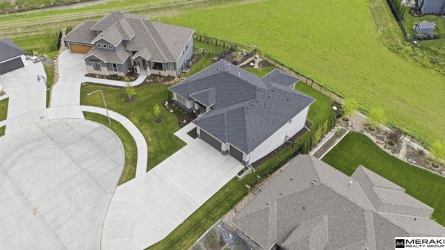 9859 S 98th Circle, Papillion, NE 68048