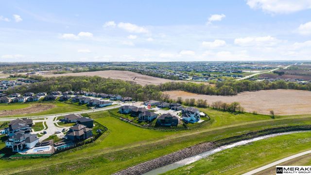 9859 S 98th Circle, Papillion, NE 68048