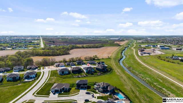 9859 S 98th Circle, Papillion, NE 68048