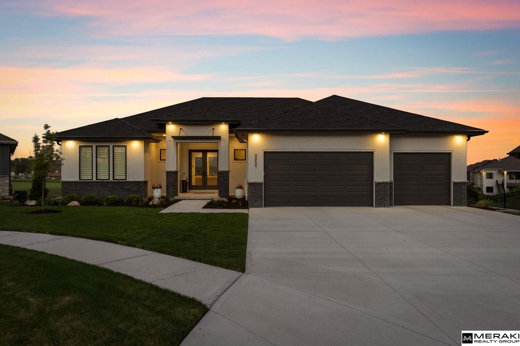9859 S 98th Circle, Papillion, NE 68048