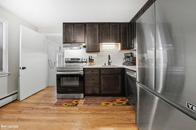 8205 State Park, Center Line, MI 48015