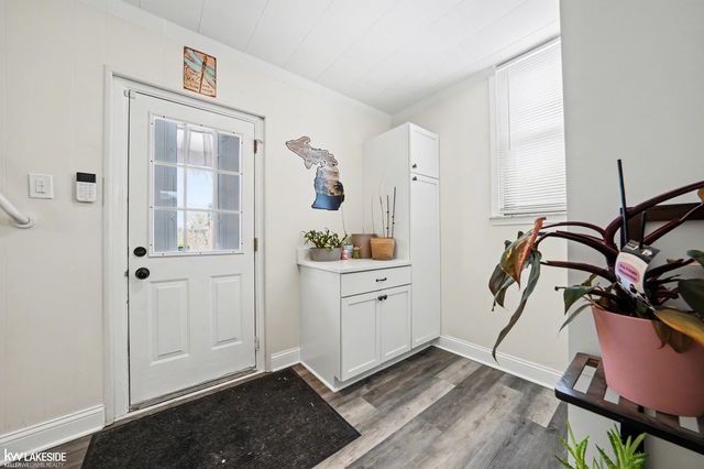 8205 State Park, Center Line, MI 48015