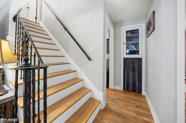 8205 State Park, Center Line, MI 48015