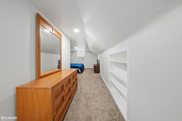 8205 State Park, Center Line, MI 48015