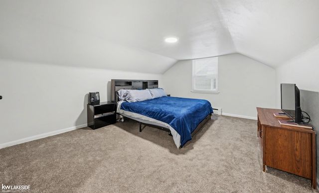 8205 State Park, Center Line, MI 48015