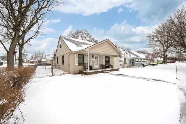 8205 State Park, Center Line, MI 48015