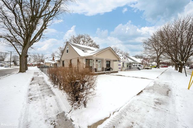 8205 State Park, Center Line, MI 48015