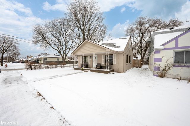 8205 State Park, Center Line, MI 48015