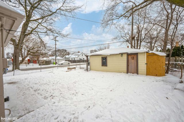 8205 State Park, Center Line, MI 48015