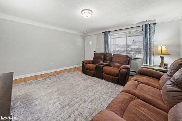 8205 State Park, Center Line, MI 48015