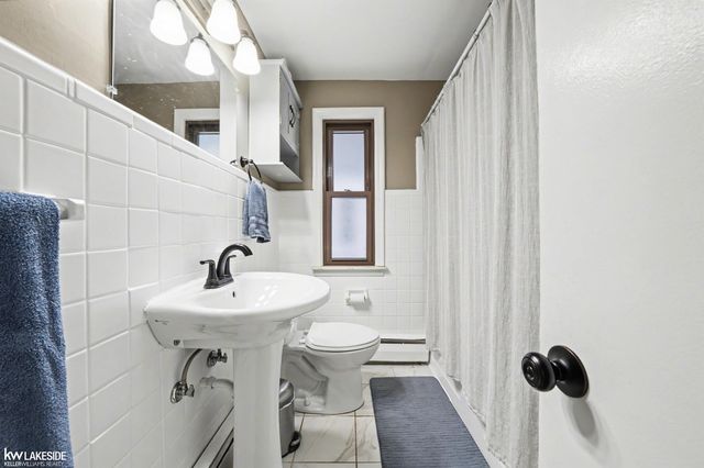 8205 State Park, Center Line, MI 48015