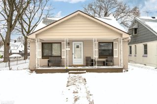 8205 State Park, Center Line, MI 48015